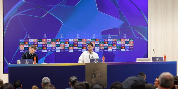 欧冠关键战：弗洛伦蒂诺与索里亚诺会晤，解析皇马与曼城的战术博弈