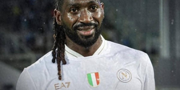 一场3-1让那不勒斯登顶意甲！孔蒂激活曼联弃将：首秀14分钟进球