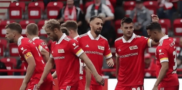 周三013 德甲焦点对决：莱比锡红牛主场迎战弗赖堡，争冠劲旅能否延续交锋碾压优势？