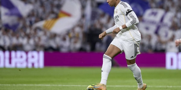 姆巴佩左腿不适缺席训练！皇马迎战曼城遭重创，阿隆索陷入用人困境